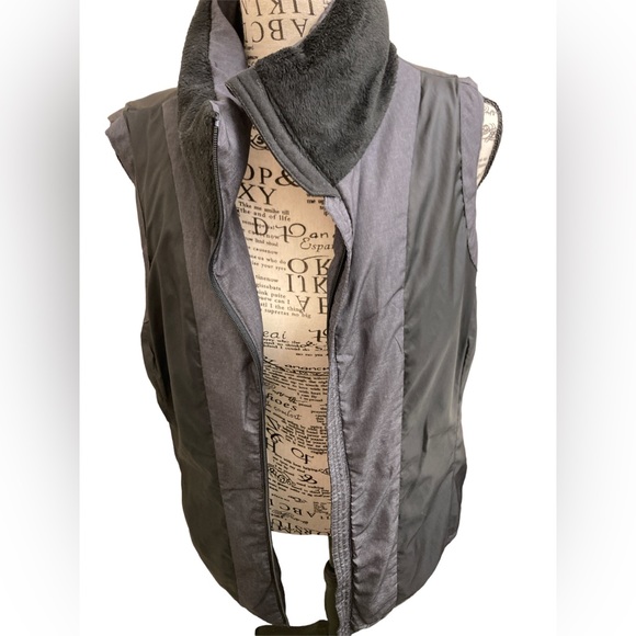 Puffer Vest Jacket Snow Ski Wear by Champion Large Gray & Black EUC - Picture 15 of 15